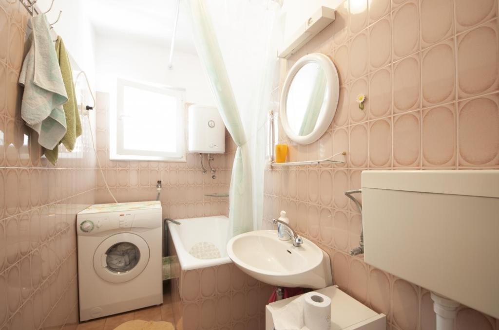 Apartments Mira Splitska Dış mekan fotoğraf